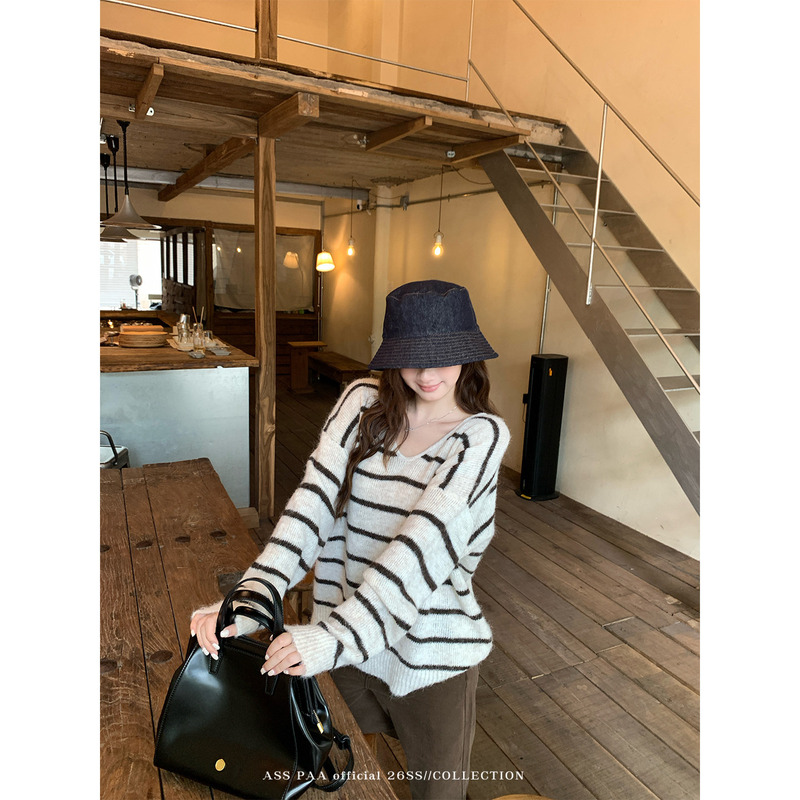 Asspaa Striped V-Neck Sweater Long-Sleeved Women's 2026 Autum New High-End Inner Layering Knitwear Top Asspaa Striped V-Neck Sweater Long-Sleeved Women's 2026 Autum New High-End Inner Layering Knitwear Top