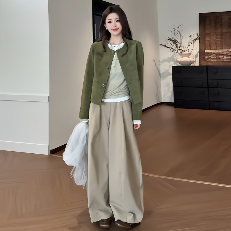 Elegant Outfit: a Complete Set of High-End, Relaxed Green Jacket, Base Top, and Wide-Leg Pants Three-Piece Suit for Autumn 26 Elegant Outfit: a Complete Set of High-End, Relaxed Green Jacket, Base Top, and Wide-Leg Pants Three-Piece Suit for Autumn 26