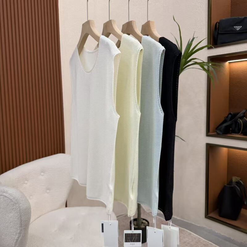 3229119 Small Vest with High Thread Count and Sequins!