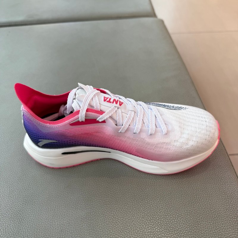 2026年冬天给孩子选安踏儿童新年款运动鞋，如何挑到最合适的一双？