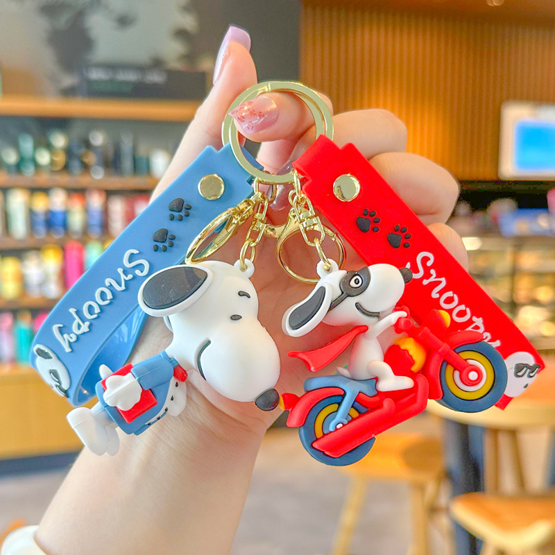 Snoopy Cartoon Cute Keychain Creative Pendant Couple Charlie Charm Car Keychain Doll Small Gift Snoopy Cartoon Cute Keychain Creative Pendant Couple Charlie Charm Car Keychain Doll Small Gift