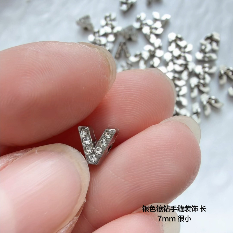 Metallic Fashion Versatile Exquisite Silver Rhinestone Embellishment Suitable for Hand-Sewn Coats, Sweaters, Decorative Clothing Collars, and Pockets