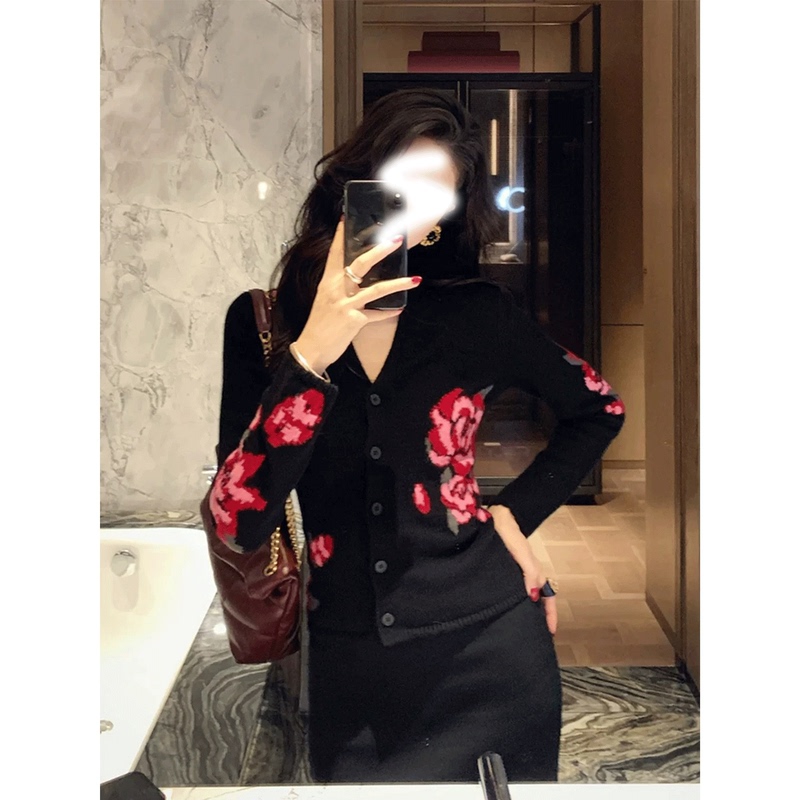 Flower Embroidered Black Knitwear for Women 2026 New Korean Style Sweater Cardigan Jacket Unique and Beautiful Early Autumn Top
