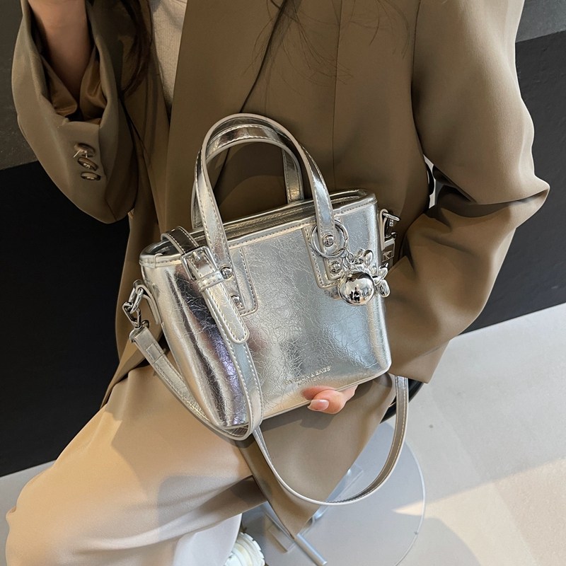 This Year's Popular Retro Bags for Women Are Large-Capacity 2025 New Autumn and Winter Casual Crossbody Bags and Hand-Held Bucket Bags