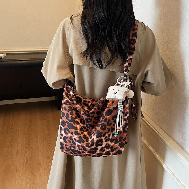 Lazy Style Leopard Print Crossbody Bag for Women, Ins Niche Large Capacity Shoulder Bag, Student Daily Commute Canvas Bag