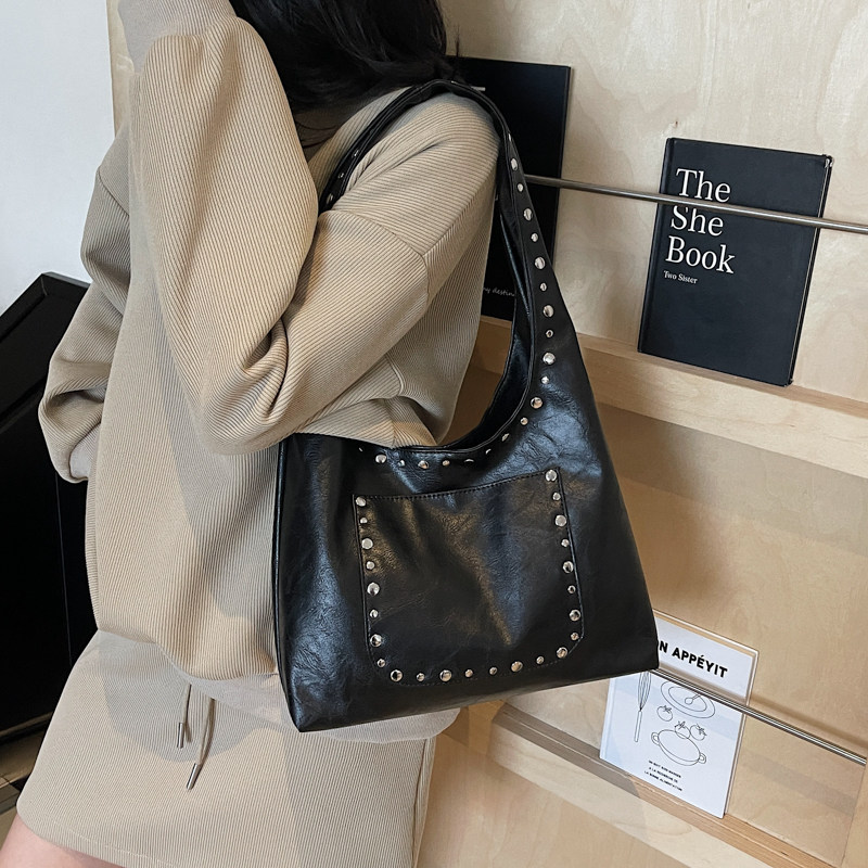 Large-Capacity Retro Underarm Bag for Women 2025 New Autumn and Winter Shoulder Bag Maillard Brown Commuter Tote Bag