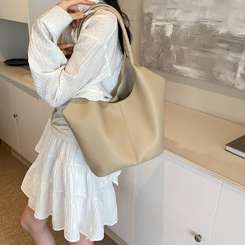 Hand-Held Vegetable Basket Bag for Women, 2025 New Trendy Korean Niche Tote Bag, Large Capacity Commuter Bag, Underarm Bag