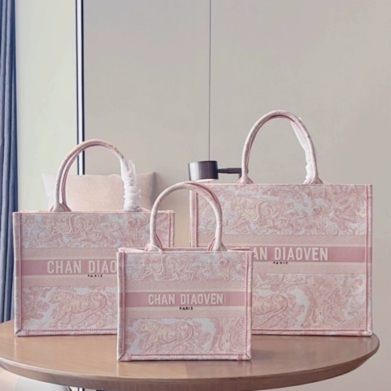 Large-Capacity 3D Embroidered Summer Pink Tiger Series Fashionable Commuter Women's Handbag with a Light Luxury and Lazy Style