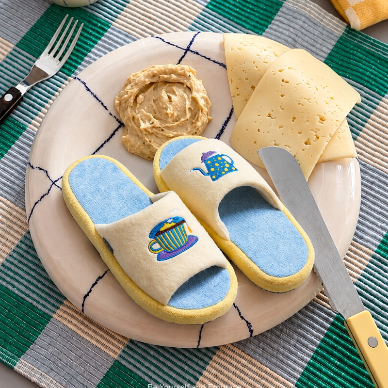 Uniselwoo Cartoon Print Slippers for Women and Men, Home Air-Conditioned Room Slippers, Couple Slippers