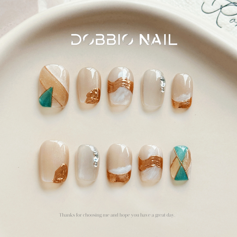 Dobbio【Vienna】Elegant, Luxurious, Intellectual Champagne Gold Cat-Eye High-End Handmade Wearable Nail Art Pieces Dobbio【Vienna】Elegant, Luxurious, Intellectual Champagne Gold Cat-Eye High-End Handmade Wearable Nail Art Pieces
