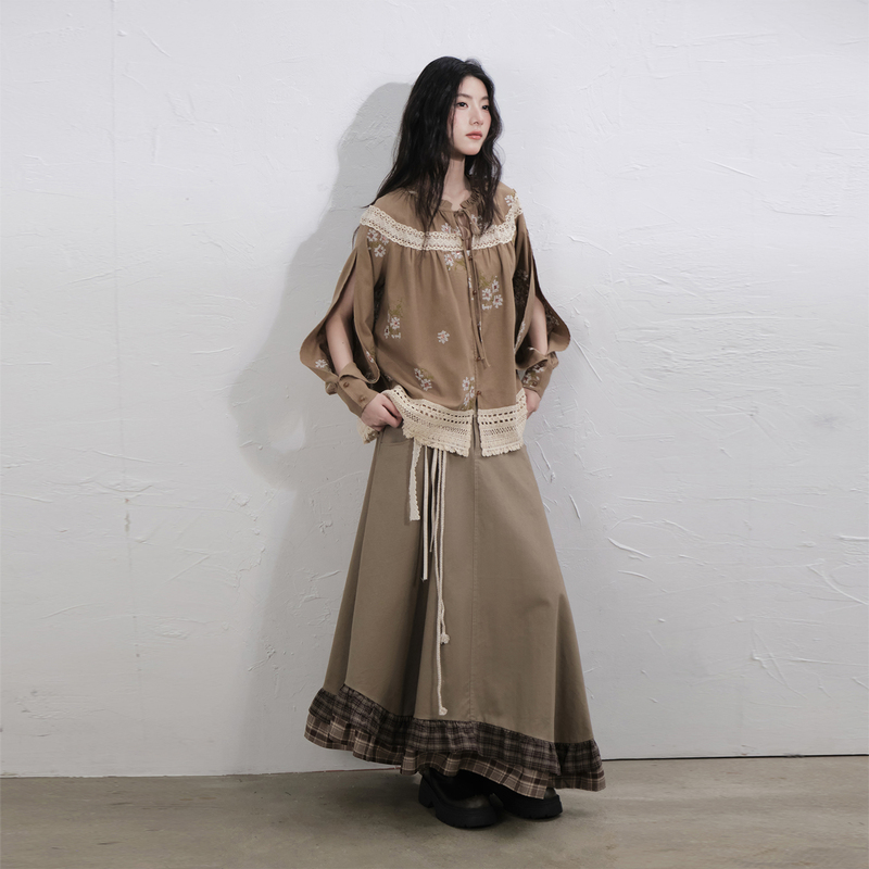 Mist Filled French Retro Pastoral Style Heavy Embroidery Slit Lantern Sleeve Lace Patchwork Shirt Top