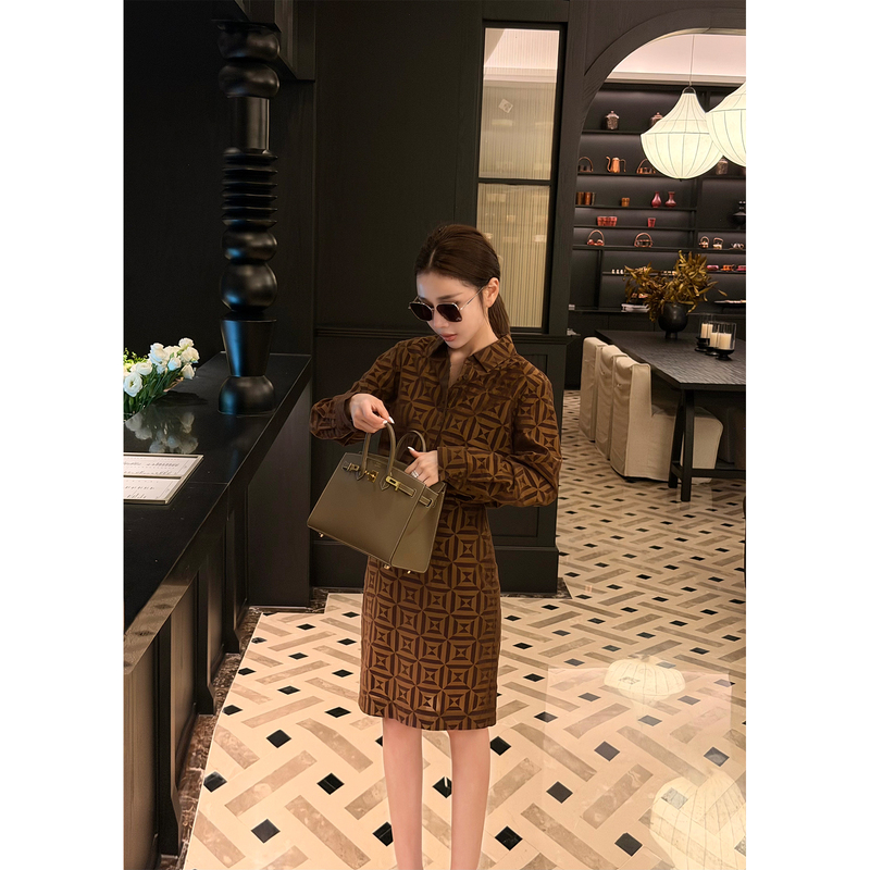Liu Xiongxiong Mcmax【F Set】Lightly Mature, High-Class, Old Money Style, Velvet Print Shirt and Tencel Skirt Set for Women Liu Xiongxiong Mcmax【F Set】Lightly Mature, High-Class, Old Money Style, Velvet Print Shirt and Tencel Skirt Set for Women