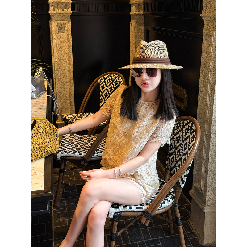 Liu Xiongxiong Mcmax【French Lace Short Sleeve】Light Luxury High-End Hollow Lace Blouse for Women, Stylish Short-Sleeve Top