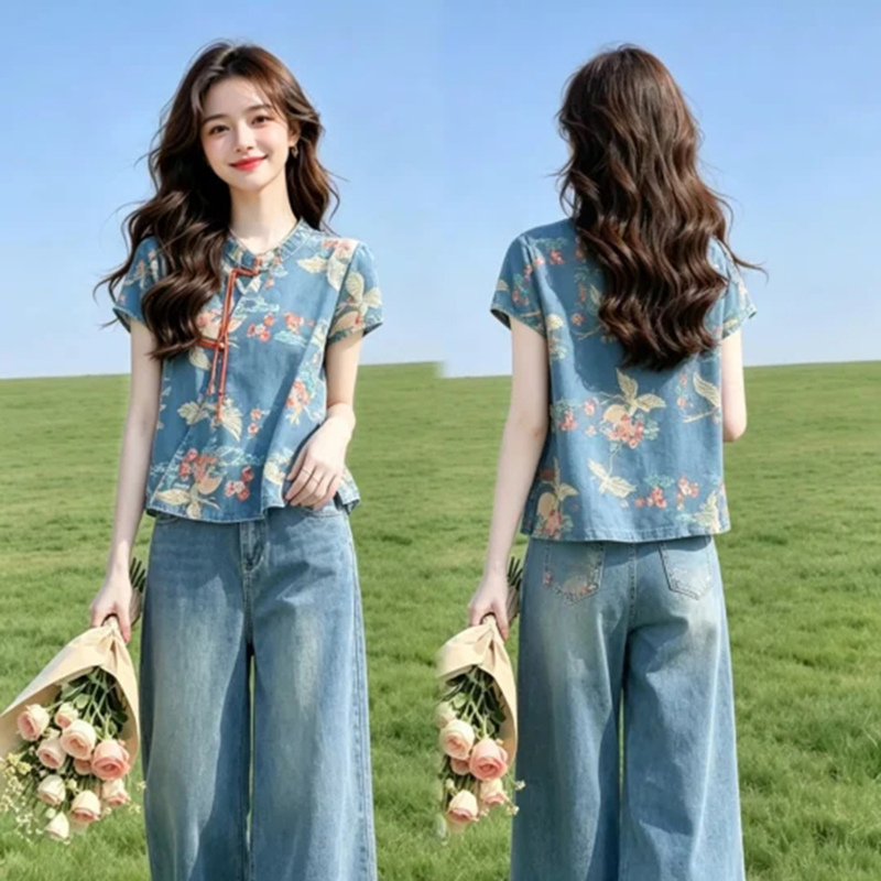 Fashion Master New Chinese-Style Printed Denim Button-Up Top Paired with Age-Reducing Wide-Leg Pants for Summer Fashion Master New Chinese-Style Printed Denim Button-Up Top Paired with Age-Reducing Wide-Leg Pants for Summer