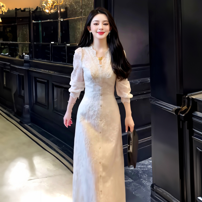 2026 Autumn French-Style Sweet and Gentle White Lace Dress with Long Sleeves, Waist-Cinching, Elegant and Graceful Apricot-Colored Long Dress