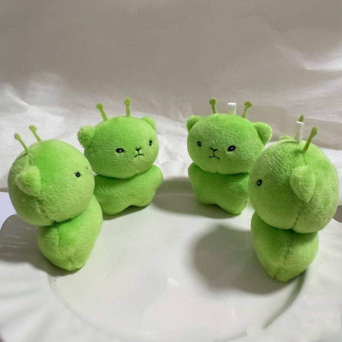 Funny Alien Cat Green Plush Doll Keychain – Cute Creative High-Value Bag Charm & Decorative Gift