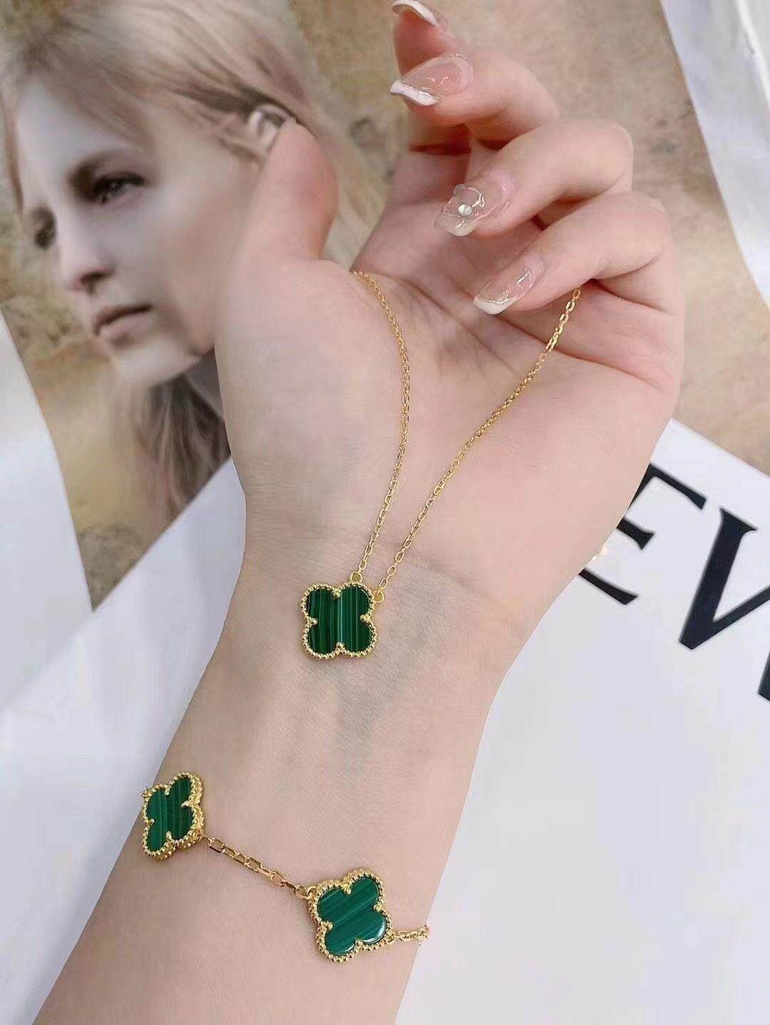 Серебряное ожерелье 四叶草男士手链ins小众轻奢钛钢不掉色双面手链高级质感抖音同款