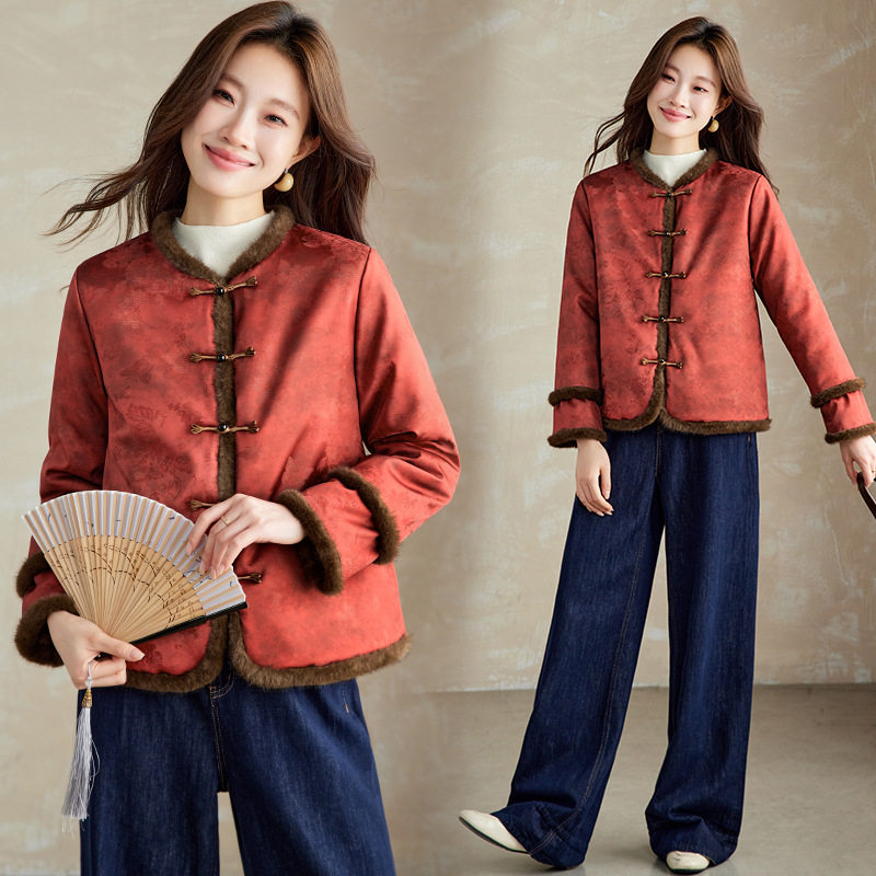 2025年提花夹棉拼接貂毛保暖加厚棉服有哪些亮点？