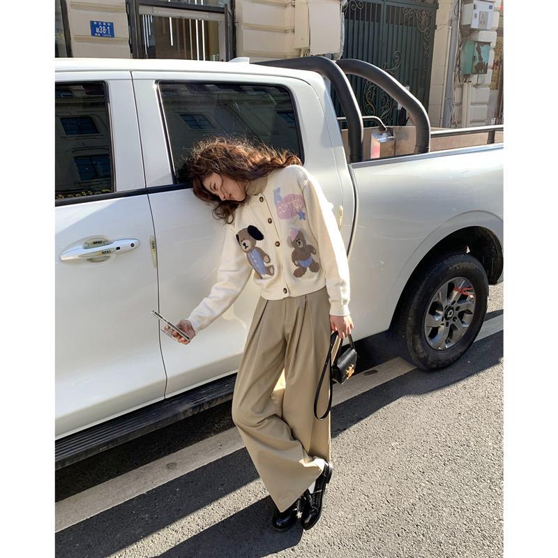 Hello Kanon Sweet Bear Round Neck Jacquard Sweater Knitted Cardigan for Women, New Autumn/Winter Loose Fit Versatile Top Hello Kanon Sweet Bear Round Neck Jacquard Sweater Knitted Cardigan for Women, New Autumn/Winter Loose Fit Versatile Top