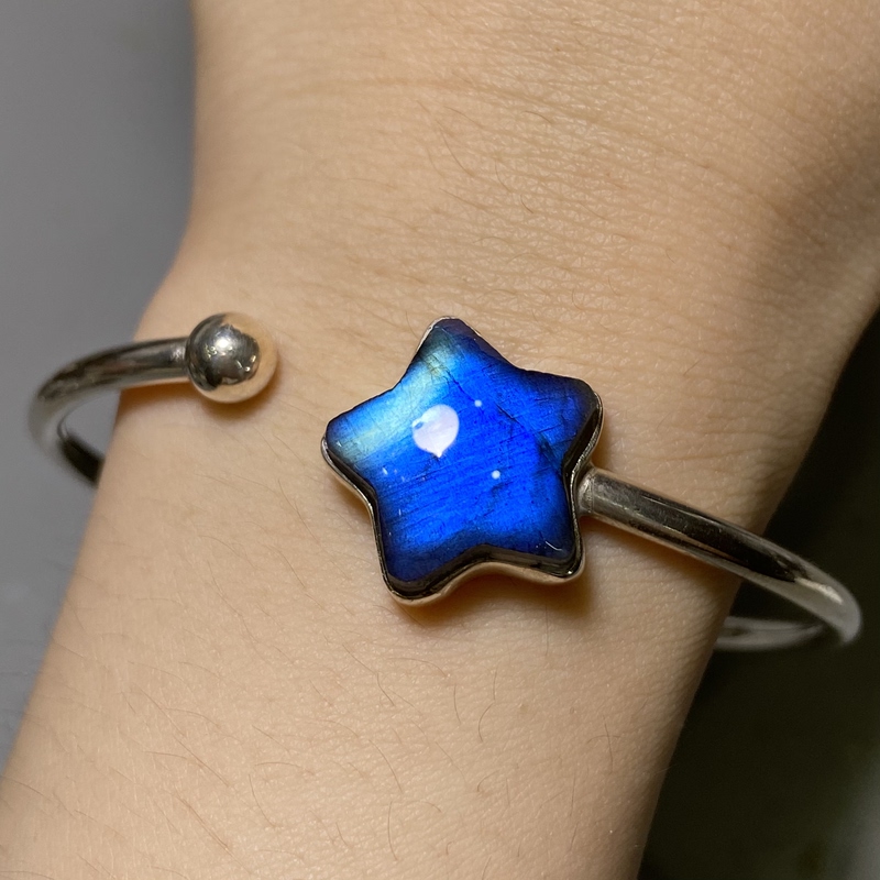 Star Bracelet with Lab-Created Labradorite, S925 Silver Inlaid Open Bracelet, Unique Design for Men and Women, Exquisite