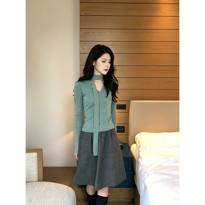 French-Style Ribbon V-Neck Slim-Fit Long-Sleeve Knit Top with a Feminine Casual Style and Versatile Pleated A-Line Skirt Set French-Style Ribbon V-Neck Slim-Fit Long-Sleeve Knit Top with a Feminine Casual Style and Versatile Pleated A-Line Skirt Set
