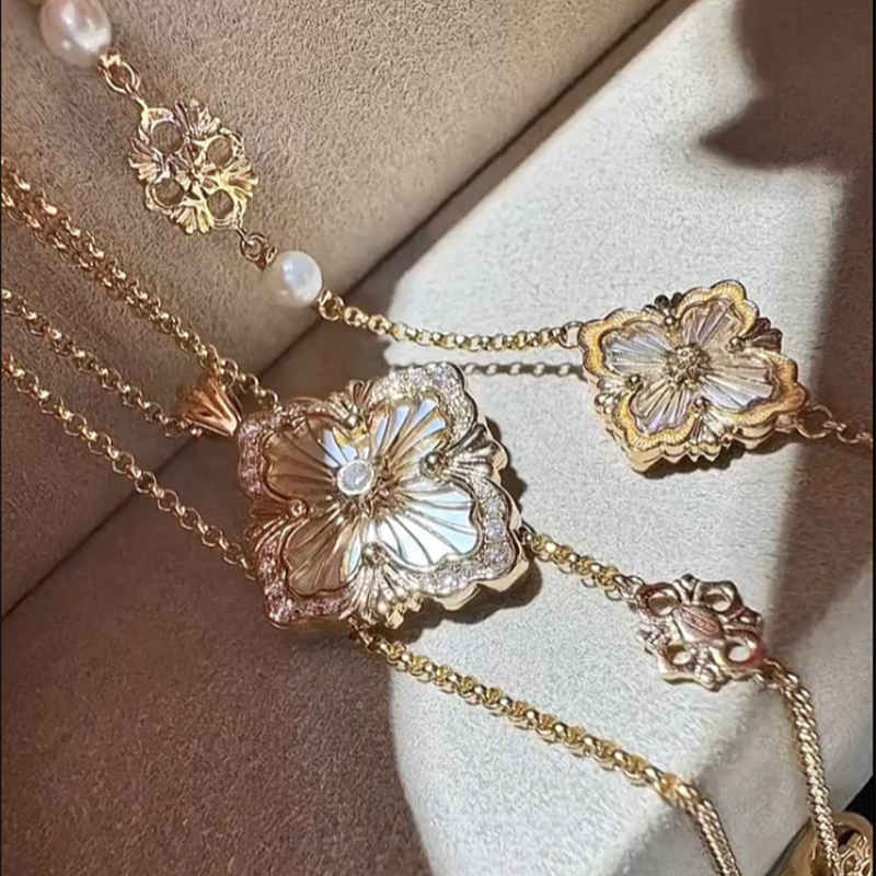 Italian Court Opera Clover Bracelet Vintage Light Luxury European and American Style Single Flower, Three Flowers, Five Flowers Bracelet for Women Italian Court Opera Clover Bracelet Vintage Light Luxury European and American Style Single Flower, Three Flowers, Five Flowers Bracelet for Women