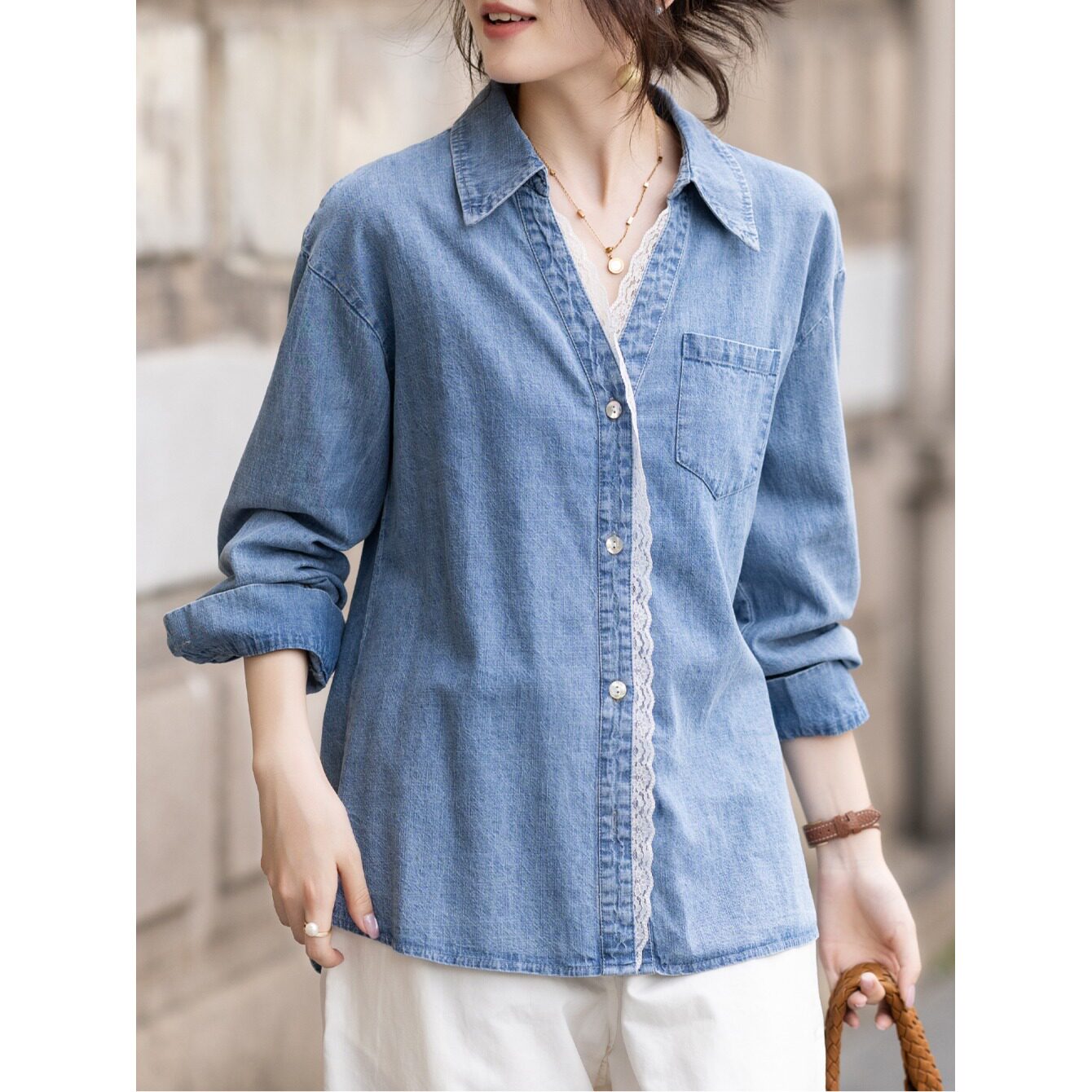 九月墨陌大码拼接蕾丝花边长袖牛仔衬衫女秋季宽松遮肚POLO领上衣