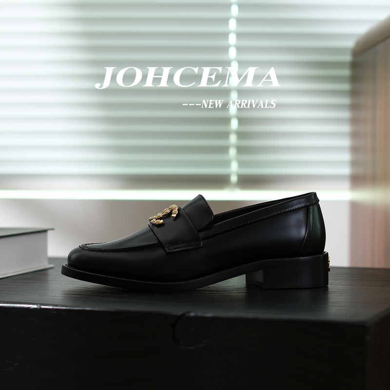 Made in Guangdong! Camellia C-Buckle Open-Toe Beaded British Style Flat Leather Shoes, Slip-On Loafers for Women