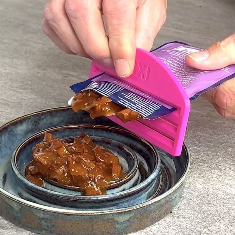 Cat Food Extruder, Cat and Dog Main Food, Cat Meal Wet Food Pack Extrusion Scraper, Kitten Snacks, No-Mess Hand-Squeezing Gadget Cat Food Extruder, Cat and Dog Main Food, Cat Meal Wet Food Pack Extrusion Scraper, Kitten Snacks, No-Mess Hand-Squeezing Gadget