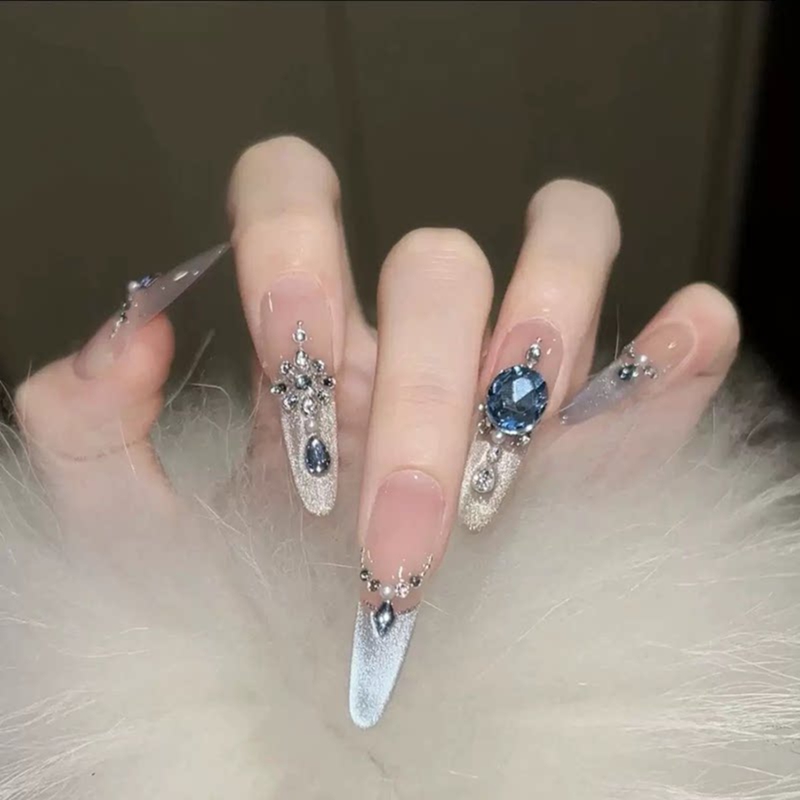 Pearl-Style Fake Nails with a Chanel-Inspired Design, Nail Stickers That Make Nails Appear Whiter, Xiaohongshu 2026 Nail Patches, Student-Ready Nails
