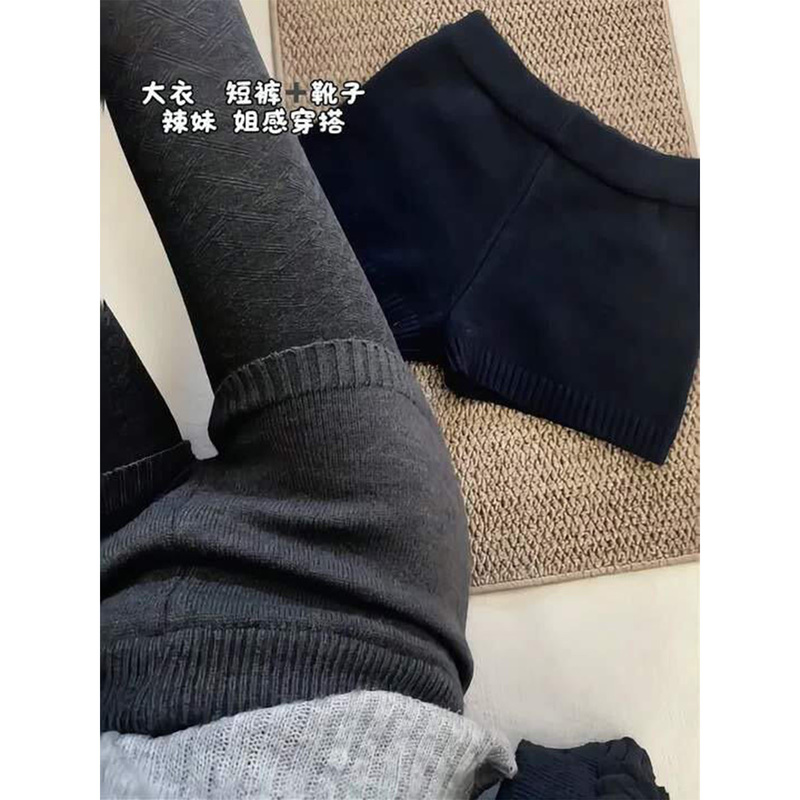 Dark Gray Knitted Shorts for Women, Autumn and Winter, High-Waisted, Slimming A-Line, Thickened, Hip-Hugging, Three-Quarter Length, Outerwear, Boot Shorts Dark Gray Knitted Shorts for Women, Autumn and Winter, High-Waisted, Slimming A-Line, Thickened, Hip-Hugging, Three-Quarter Length, Outerwear, Boot Shorts