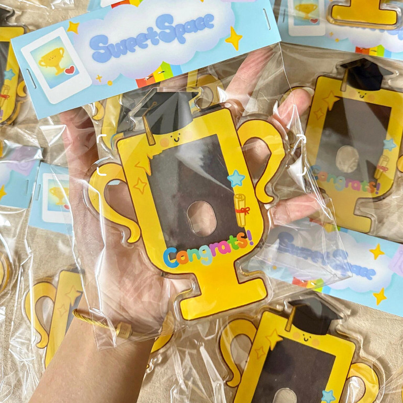 Graduation Gift: Polaroid Photo Frame, Refrigerator Magnet, Trophy for the Whole Class to Start the School Year, 3inch Photo Acrylic Stand for Girls Graduation Gift: Polaroid Photo Frame, Refrigerator Magnet, Trophy for the Whole Class to Start the School Year, 3inch Photo Acrylic Stand for Girls