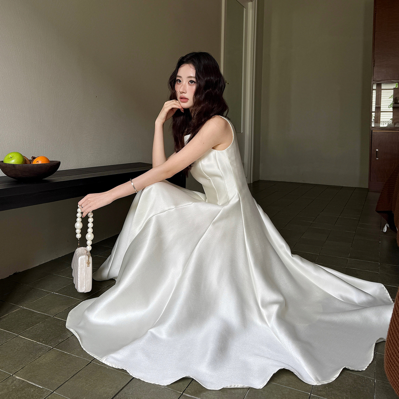 Elegant and Sophisticated Ladylike Dress with a High-End Feel, Waist-Cinching and Slimming Long Skirt