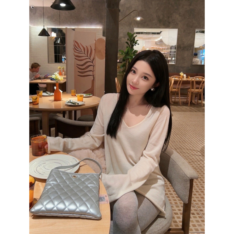 Pp Panpan Private Label Wool V-Neck Loose Mid-Length White Sweater Fur Inner Layer Butt-Covering Knit Top
