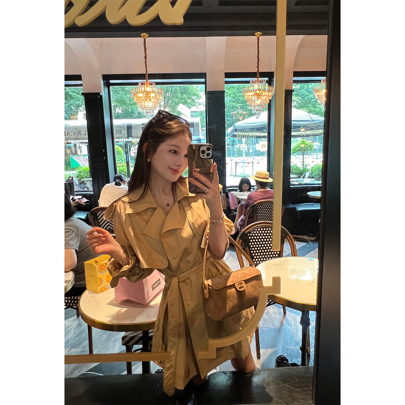Pp【Cinnamon Fragrance】High-End Silhouette, Elegant Double-Breasted Tie-Waist Short Trench Coat, Mid-Length Jacket Pp【Cinnamon Fragrance】High-End Silhouette, Elegant Double-Breasted Tie-Waist Short Trench Coat, Mid-Length Jacket