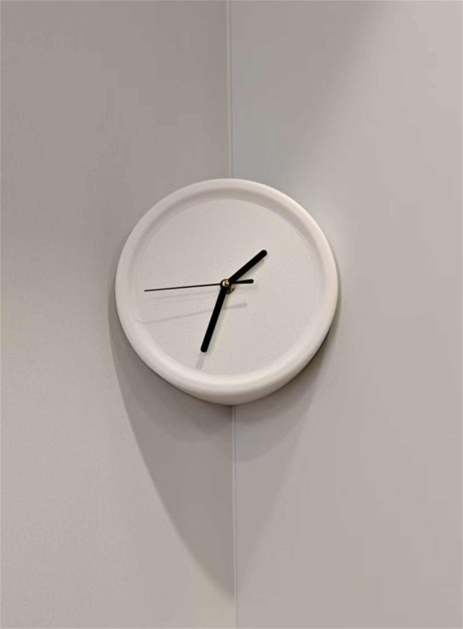 Угловые настенные часы для гостиной 2026 премиум класса бесшумные