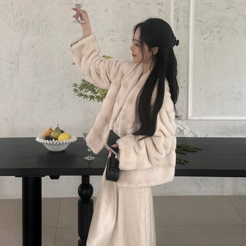 Wang Yitian's New Model Imported from Denmark, Purple Label Velvet Horizontal V-Neck Mink Young Style Fur Long-Sleeve Coat for Women Wang Yitian's New Model Imported from Denmark, Purple Label Velvet Horizontal V-Neck Mink Young Style Fur Long-Sleeve Coat for Women