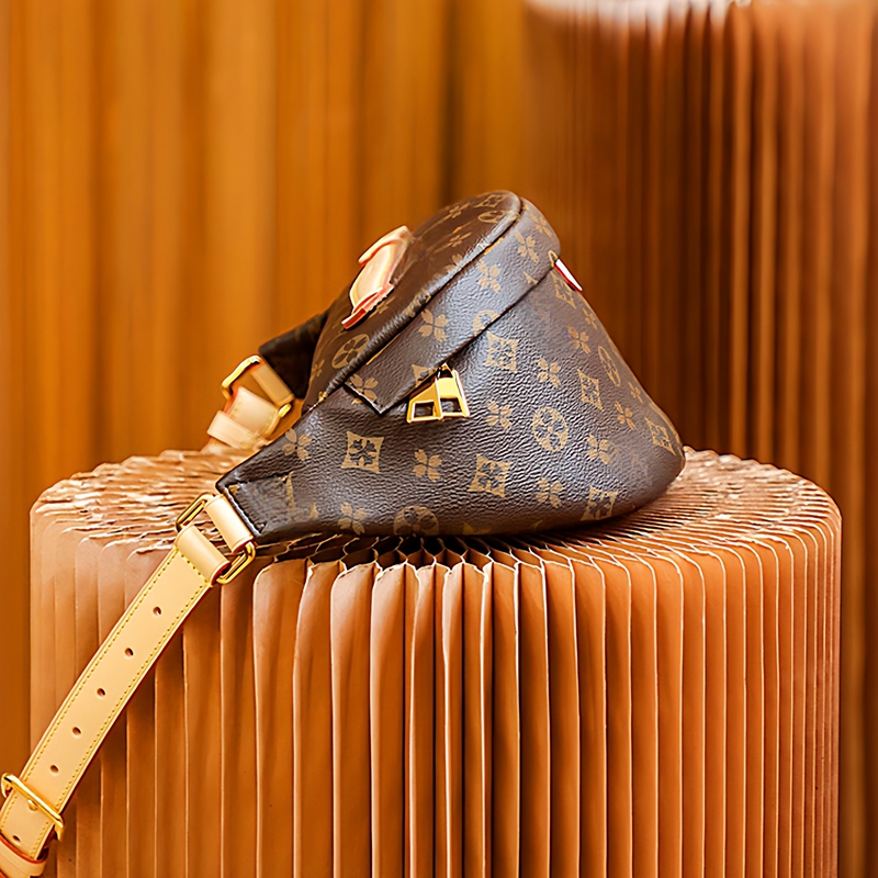 Hong Kong 2025 New Trendy Genuine Leather Women's Waist Bag, Unisex Couple's Large Chest Bag with Monogram Design Hong Kong 2025 New Trendy Genuine Leather Women's Waist Bag, Unisex Couple's Large Chest Bag with Monogram Design