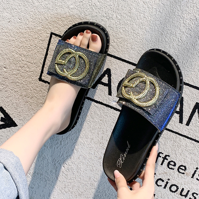 Slippers female outside wearing 2021 new cool slippers Summer flat-bottomed fashion 100 lap thick bottom lined with a net red holiday