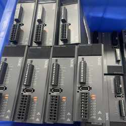 Xinjie DS5L1 400W 서보 모터, 새로운 색상 9.5, 정상 기능 ~ 가격 문의