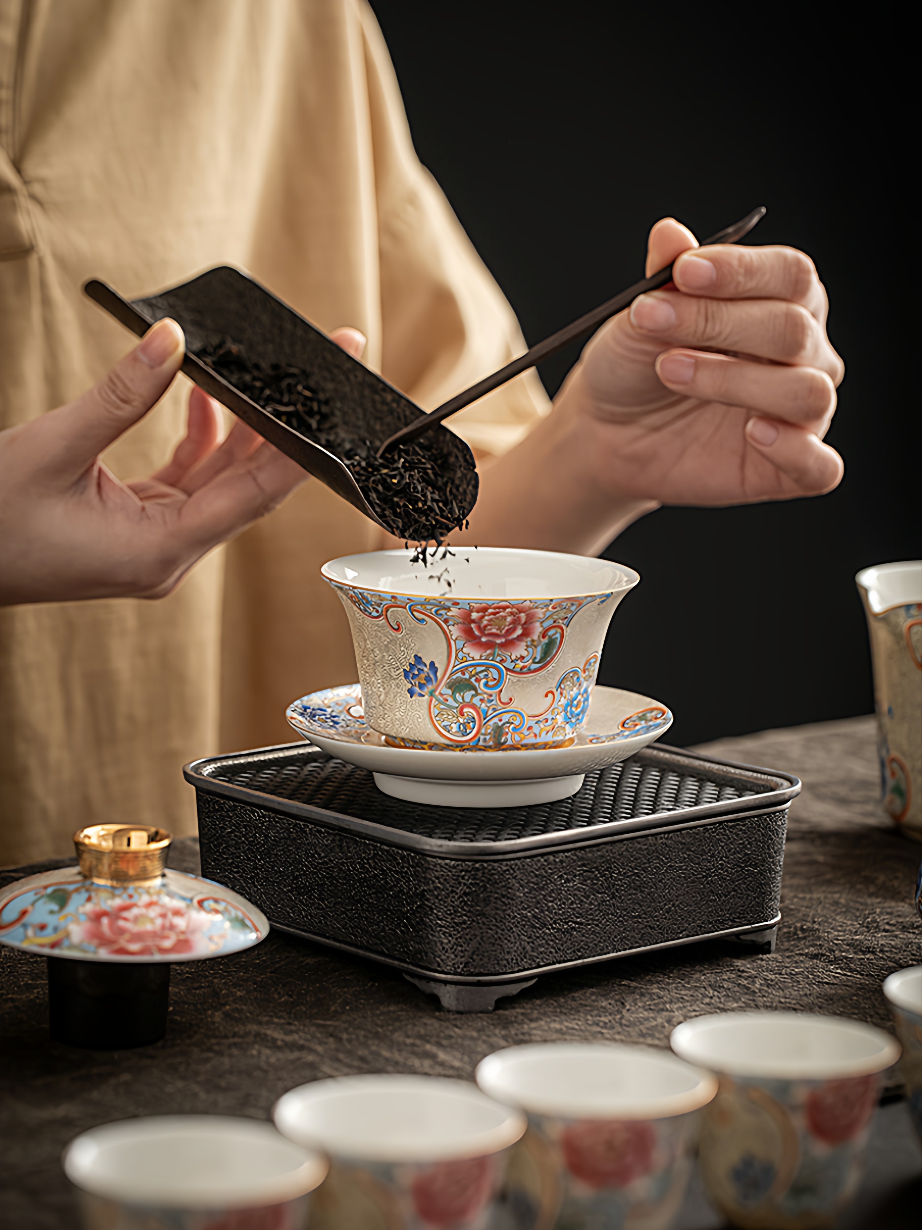 High-End Silver Filigree Kung Fu Tea Set for Home Use, Light Luxury Ceramic Teapot with Gold-Painted Lid Bowl, Exquisite Tea Cup Gift Box Set