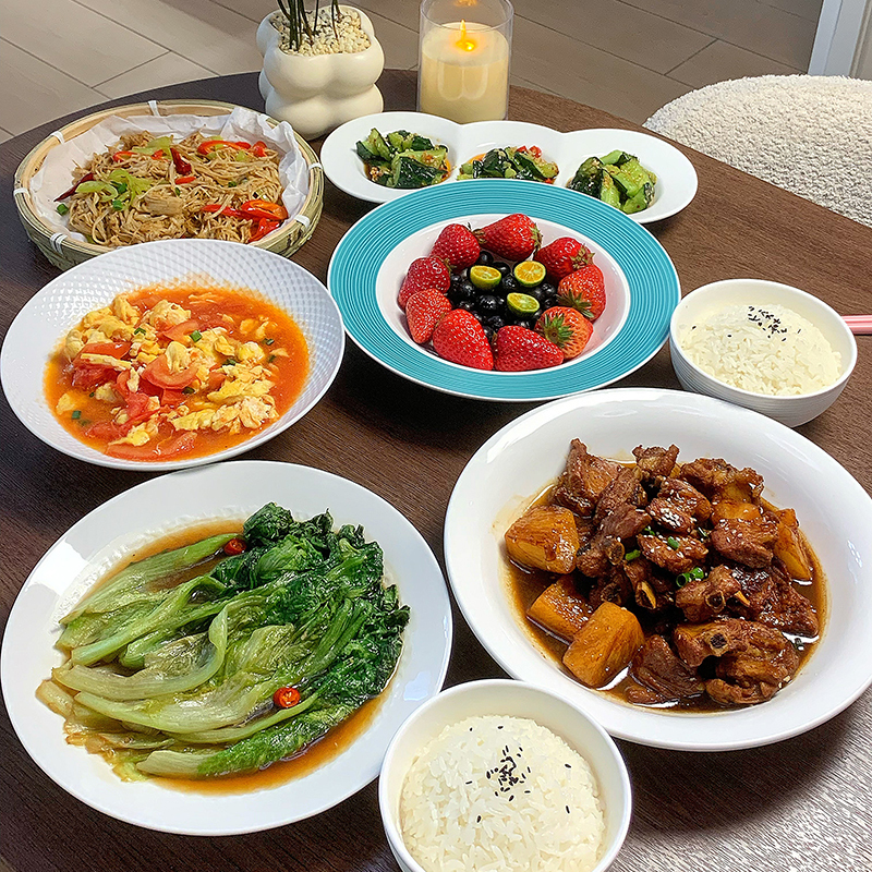 2025 New Household Tableware Set: Ceramic Bowls, Plates, and Chopsticks with a High Aesthetic Value, Simple White Dinner Plates, Housewarming Set, Beautiful Tableware