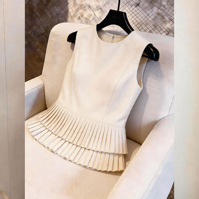 French Light Luxury Style Sleeveless Pleated Top for Women, 2026 Summer New Off-White Round Neck Vest for Layering