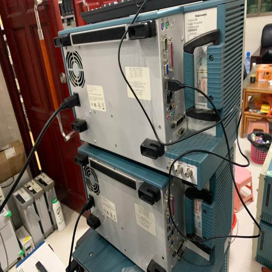 경매 조사 전 Tektronix TDS5034B 350Z 디지털 오실로스코프