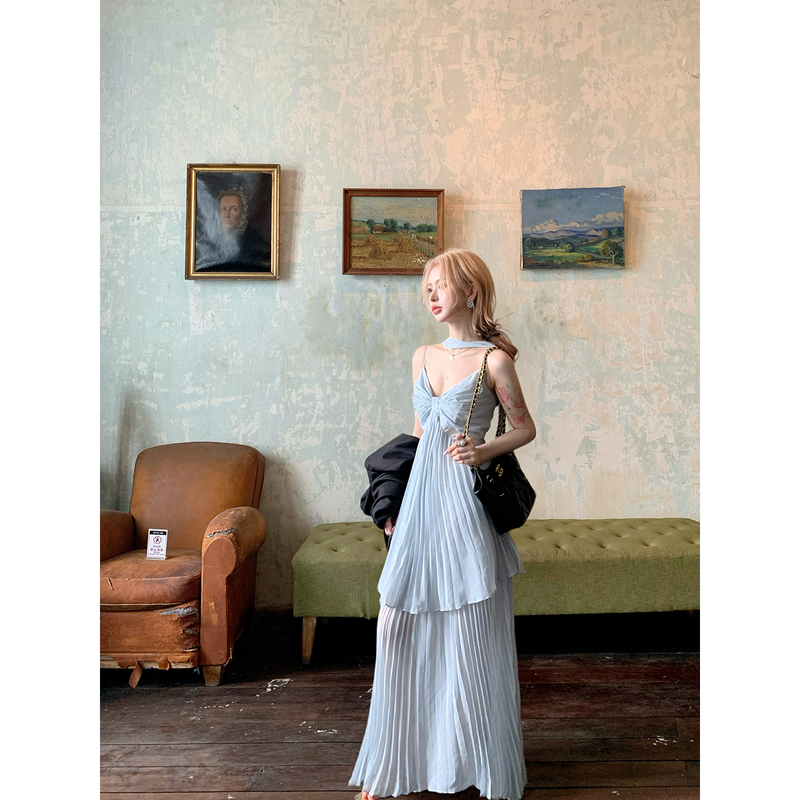 Sanjin 1.5kg Blue-Green Pleated Waist-Cinching Suspender Dress with Heavy Craftsmanship and Gentle Style (with Leggings) Sanjin 1.5kg Blue-Green Pleated Waist-Cinching Suspender Dress with Heavy Craftsmanship and Gentle Style (with Leggings)