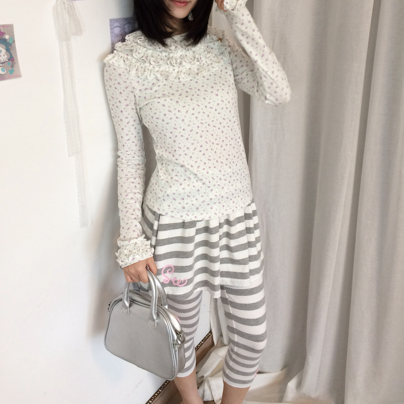 Seaweed Garden Original 26 Spring/Summer Gray and White Striped Print Elastic Skirt and Cropped Pants Set