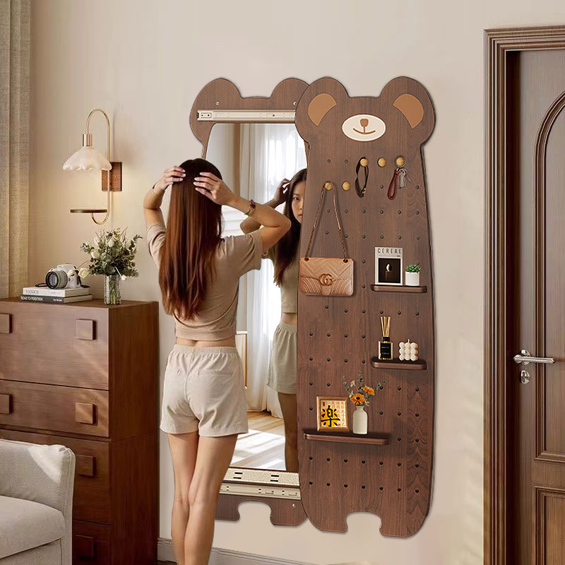 隐藏玄机：推开生活美学新境界——小熊洞洞板穿衣镜