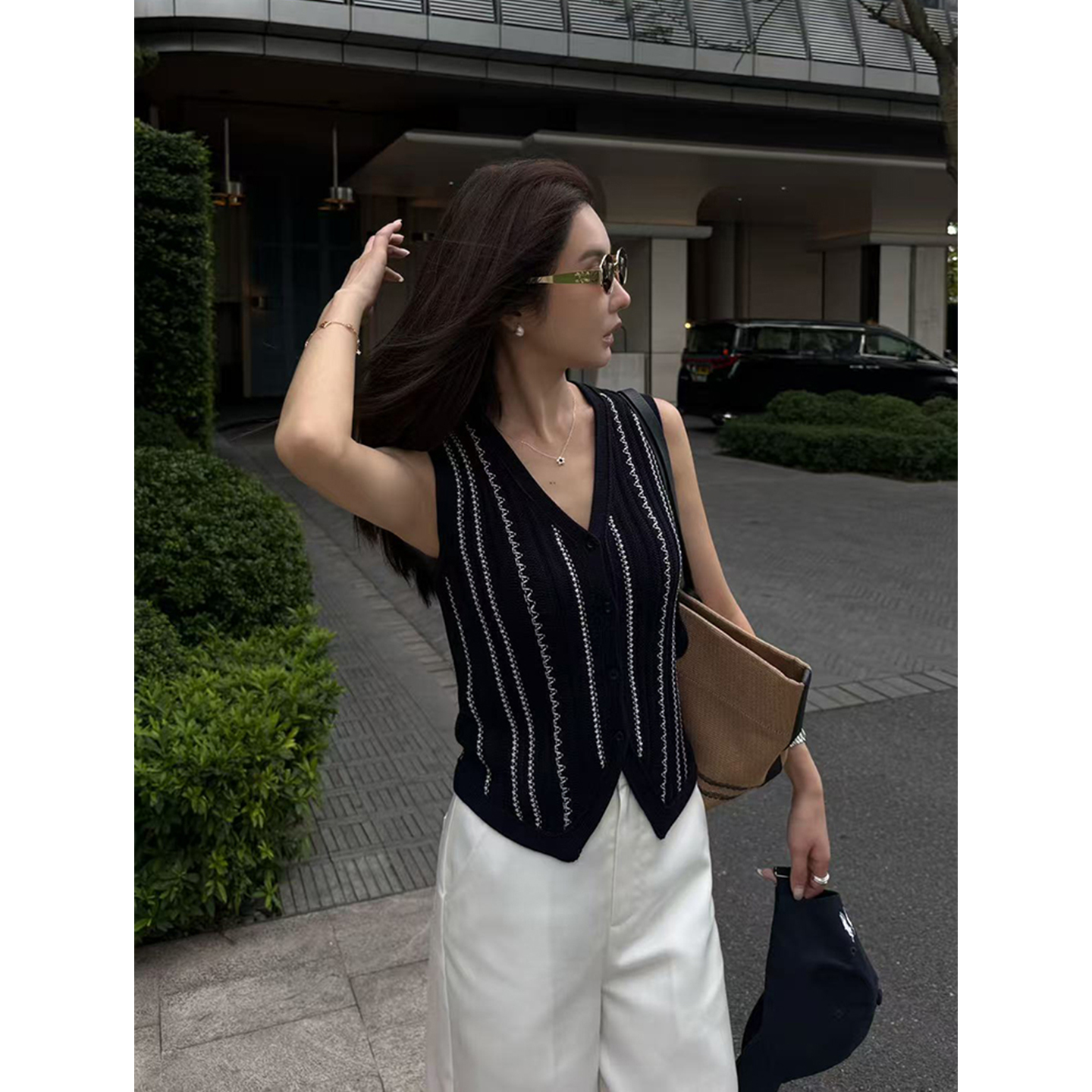 王志燕の古いお金スタイルの高級な気質のストライプのVネックノースリーブニットカーディガン女性の夏の新しいベストベスト