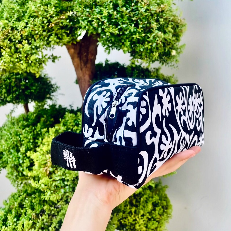 Banyantree Seaweed Pattern Toiletry Bag Black and White Floral Cotton Lining Waterproof Fabric Makeup