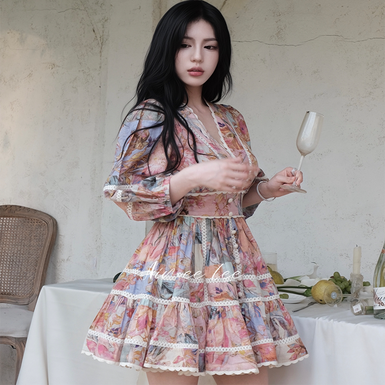 Aimee Lee/Charming and Beautiful Daughter of a Rich Family, Elegant and Fair-Skinned Summer V-Neck Dress, Vacation Dress Aimee Lee/Charming and Beautiful Daughter of a Rich Family, Elegant and Fair-Skinned Summer V-Neck Dress, Vacation Dress